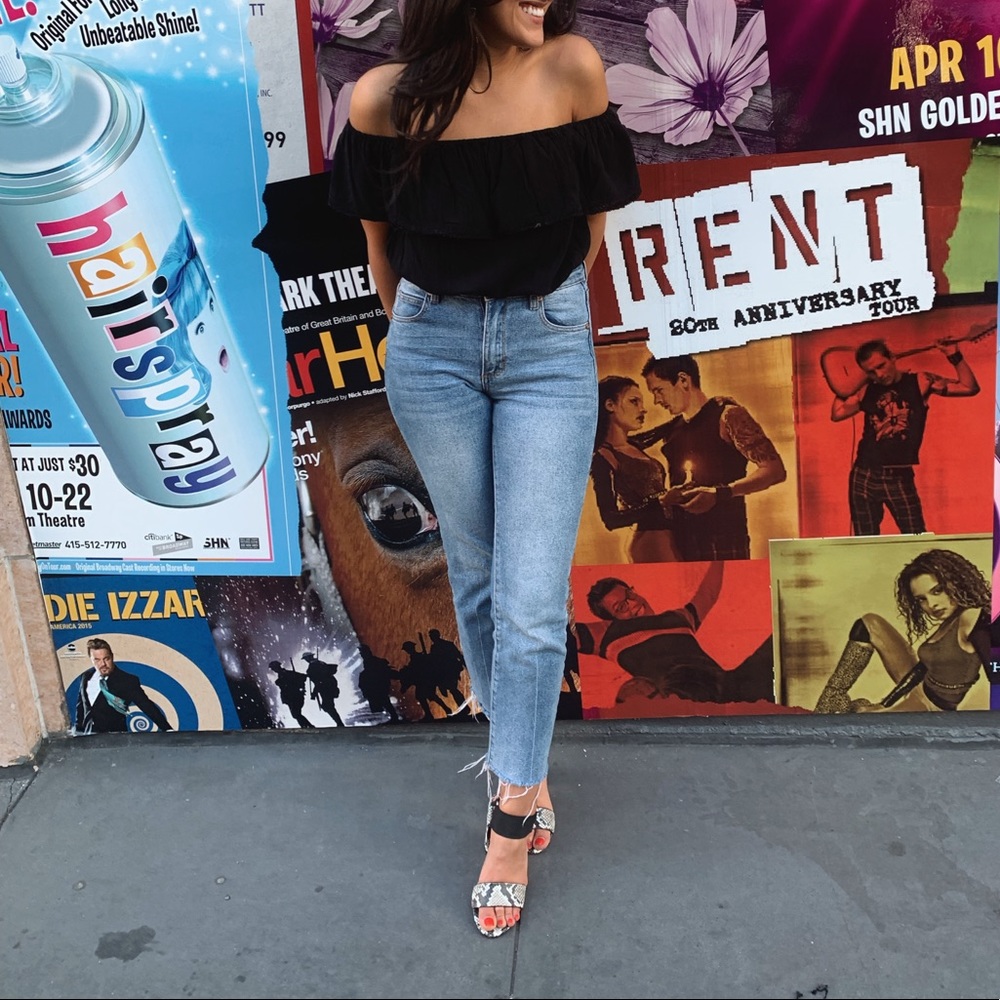 Off-the-shoulder Lace Trim Top 🖤
